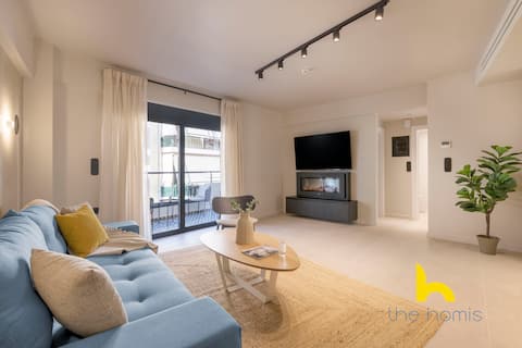 Top performing Airbnb: A33: Elegant 2-BDR APT Near Metro & Private Patio in ΧΑΜΟΣΤΕΡΝΑ