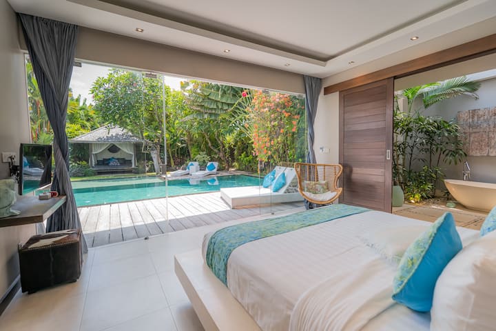 חדר שינה 3 עם נוף לבריכה, לגינה ולגזיבו