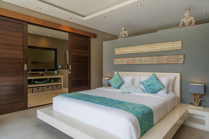 חדר שינה 2 - מיטה זוגית - טלוויזיה - מלתחה -  מיזוג אוויר - חדר רחצה צמוד  
