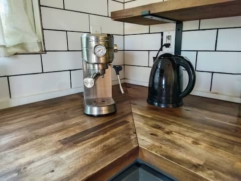Successful Airbnb property: Cozy Cottage / 20 Min to DTA in Del Valle East