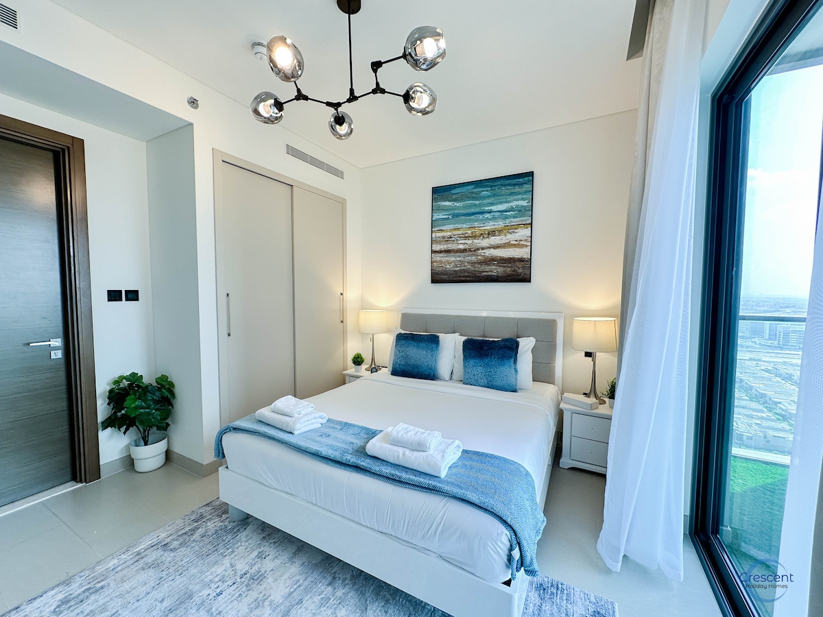 Doživite vrhunsku udobnost u našoj prostranoj spavaćoj sobi s plišanim bračnim krevetom, a nadopunjena je mekanim ručnicima za opuštajući boravak.