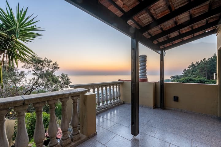 Spacious 3-Bedroom Retreat with Ocean Views