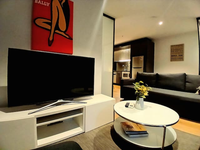 Chic Urban Getaway–Two 3BR Apartments in Rose Lane