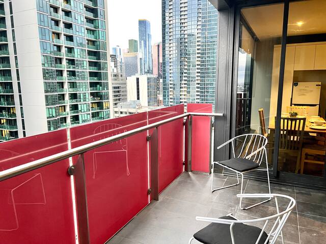 Chic Urban Getaway–Two 3BR Apartments in Rose Lane gallery image 2