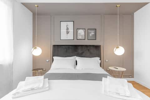 [Garda House] with swimming pool and parking (Peschiera)