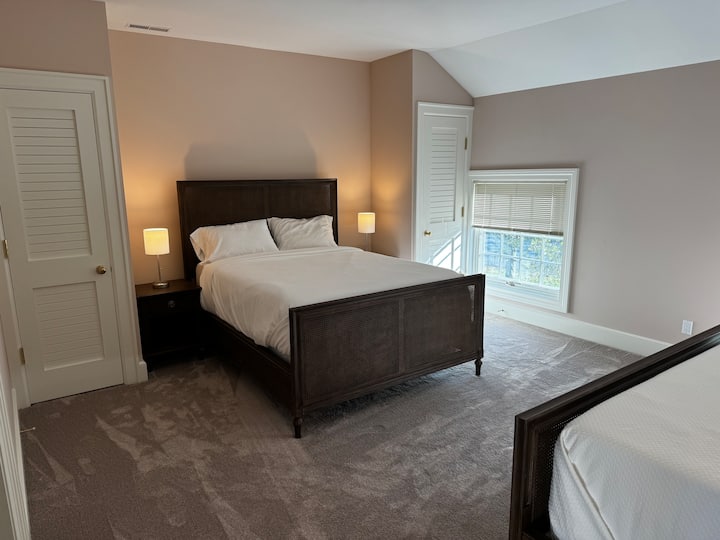 Ithaca Room - Two Queen Beds And Private Bath - Lansing, NY