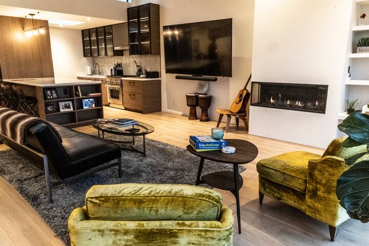 Luxury top-floor apt. in heart of Marina w/ views! gallery image 4