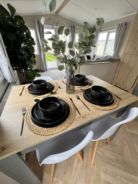 8 berth, pet friendly, brand new van Lyons Winkups