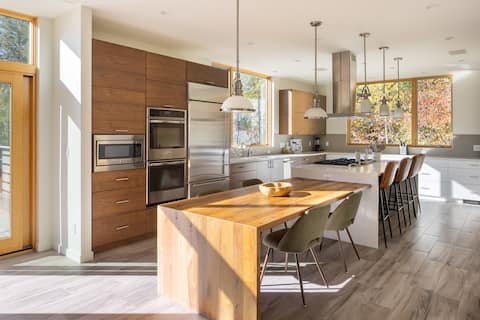 Luxury modern retreat