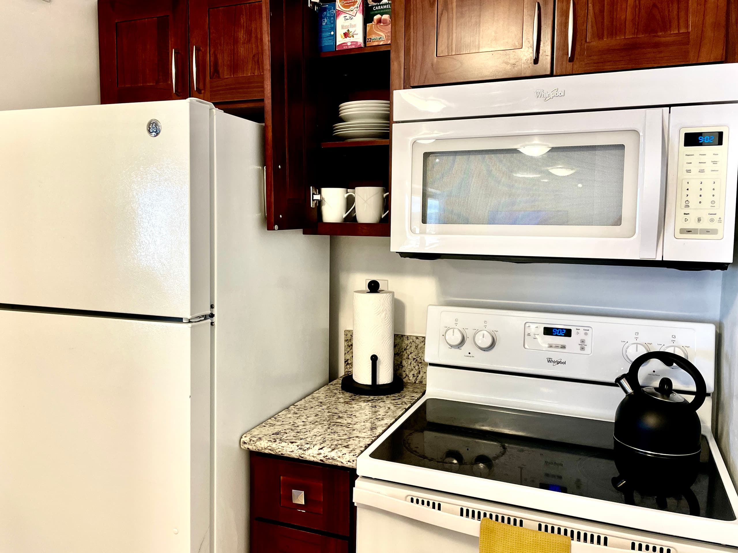 Honolulu Ocean View Abode w/ Parking, AC & Laundry - Image 6