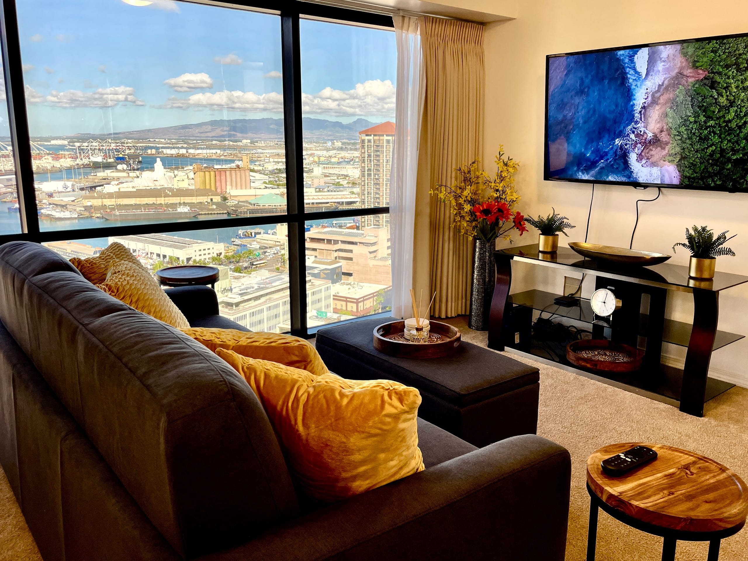 Honolulu Ocean View Abode w/ Parking, AC & Laundry - Image 1