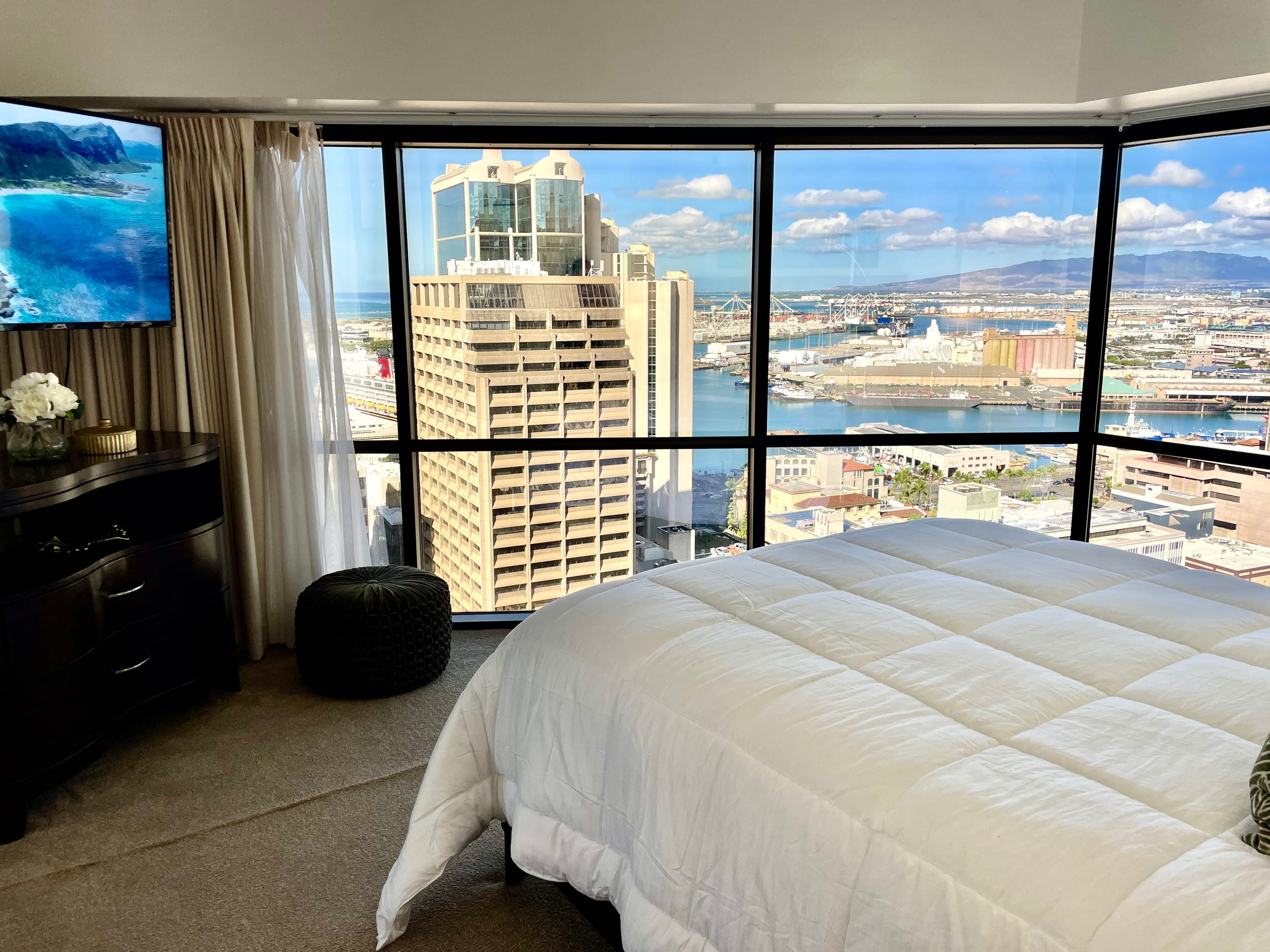 Honolulu Ocean View Abode w/ Parking, AC & Laundry - Image 16