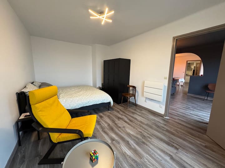 Chambre avec grand lit 1m80