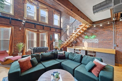 The Loft: Two Level Designer Apt