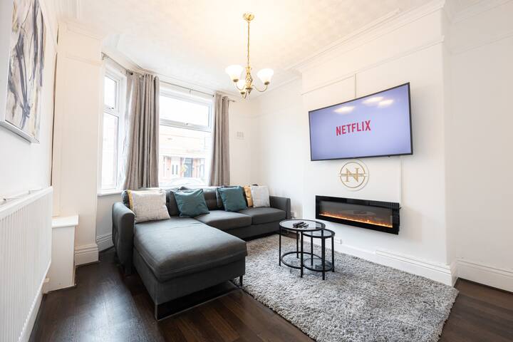 Old Trafford 3BR – Parking – WIFI – Sleeps 4 gallery image 3