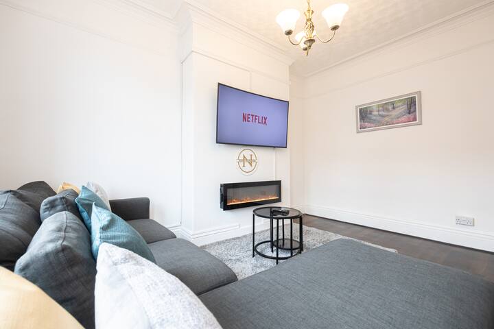 Old Trafford 3BR – Parking – WIFI – Sleeps 4 gallery image 4