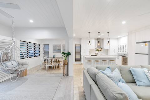 Luxury 4-Bed Villa w/ Pool near Palm Cove Beach