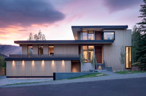 Stunning New Knob Hill Residence