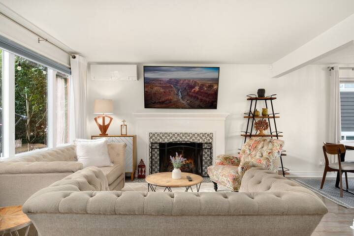 4 BR Luxury Craftsmen | Queen Anne | Family/Pet+ gallery image 2