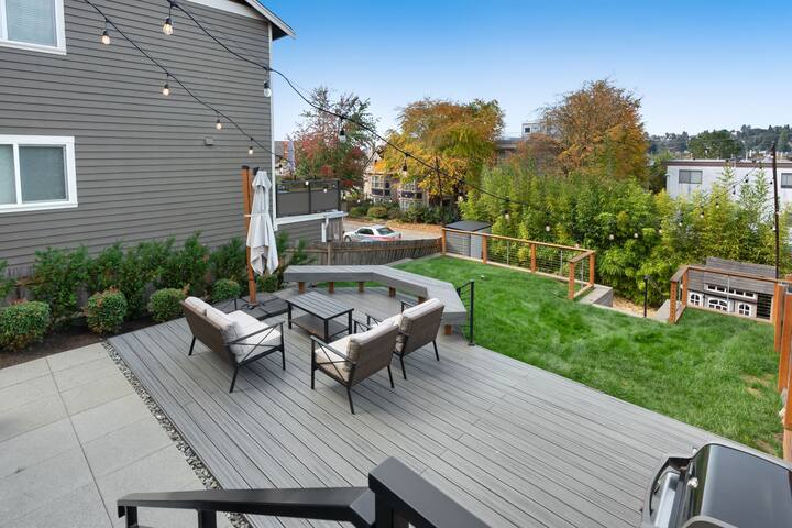 4 BR Luxury Craftsmen | Queen Anne | Family/Pet+ gallery image 4