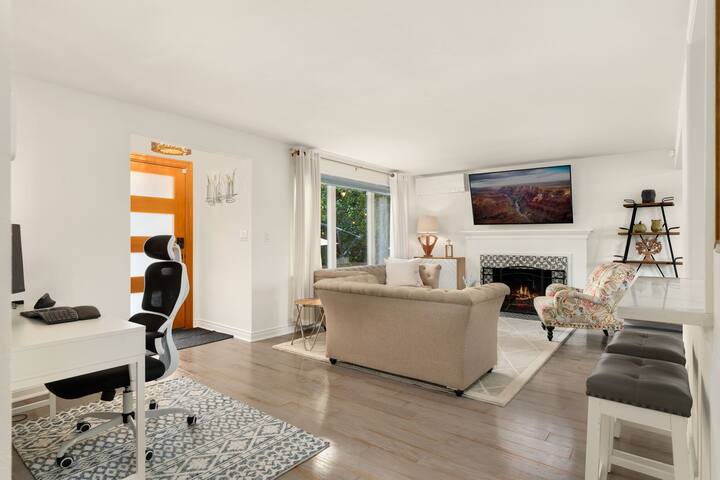 4 BR Luxury Craftsmen | Queen Anne | Family/Pet+ gallery image 3