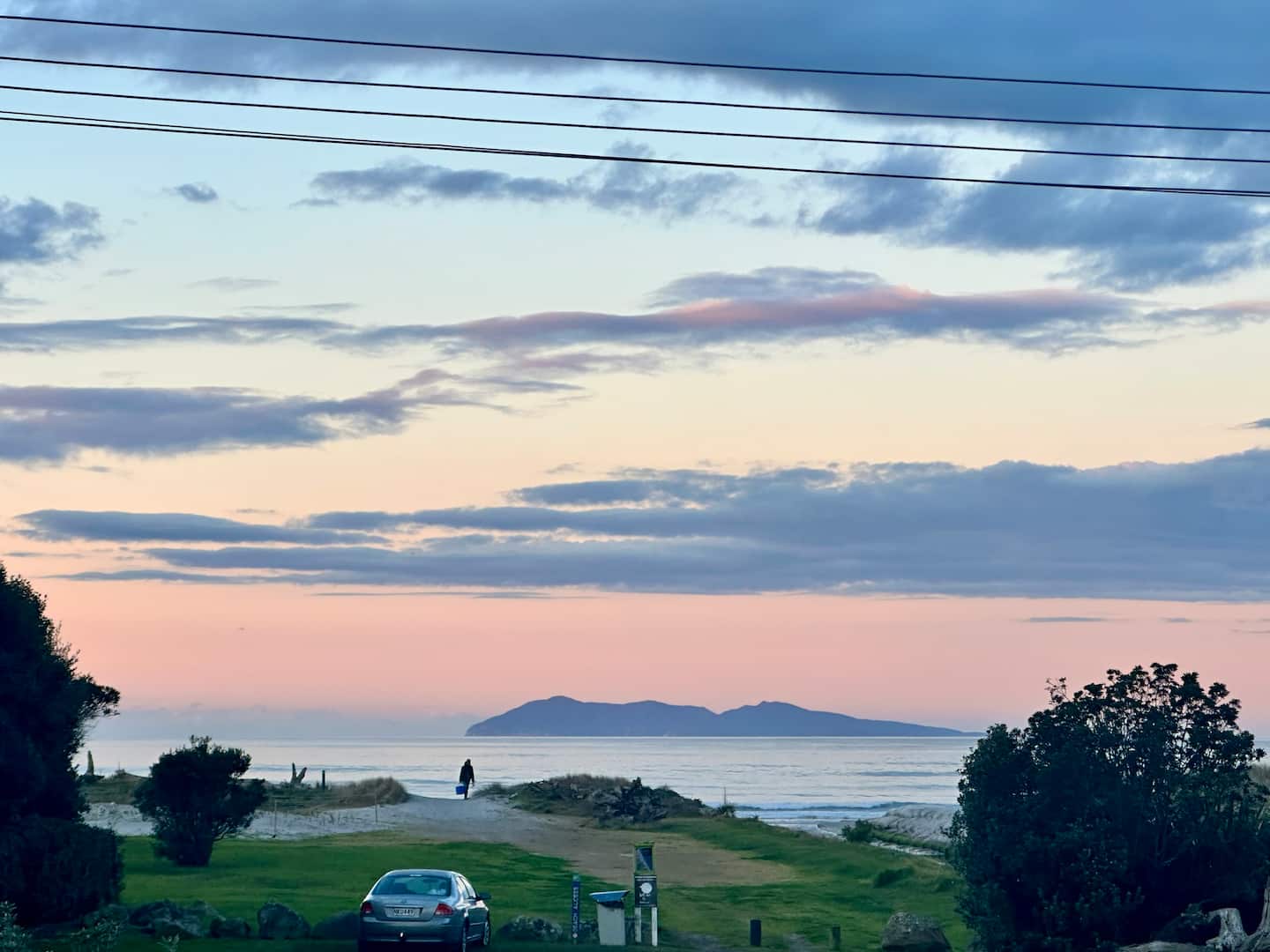 Retro Kiwi Bach Sea Views Sleeps 10 • 50m To Beach 1