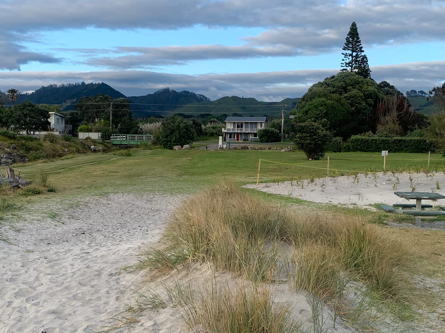 Retro Kiwi Bach Sea Views Sleeps 10 • 50m To Beach 4