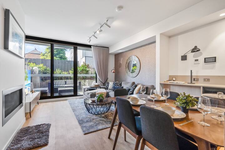 Chic Townhouse in South Yarra gallery image 2