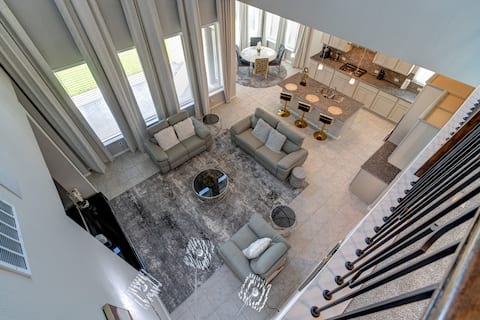 Suburb quiet & majestic mansion