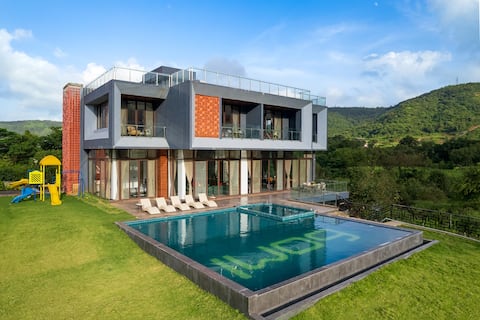 The Glen - StayVista w/ Pool, Jacuzzi, BBQ