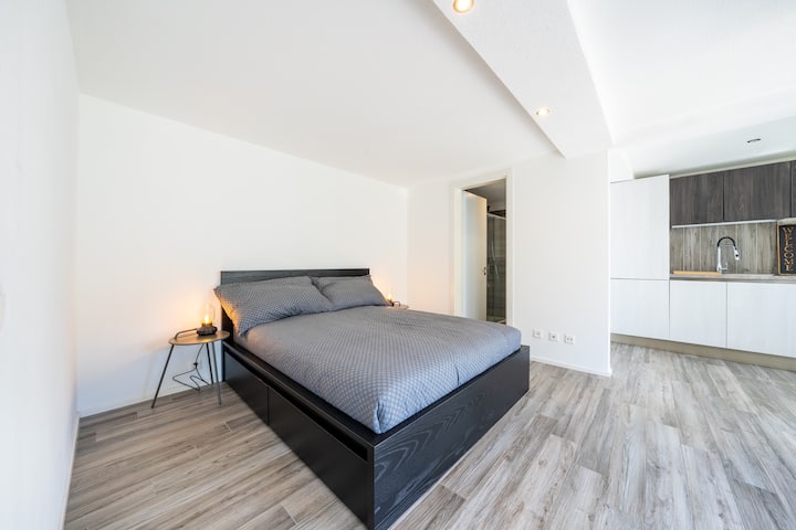 Modern Studio with Privat Jacuzzy and Garden