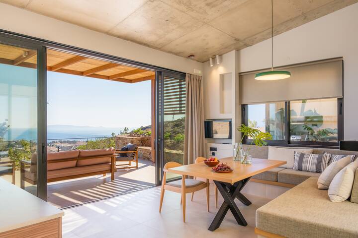 Unwind in Endless Sea Views by etouri gallery image 3