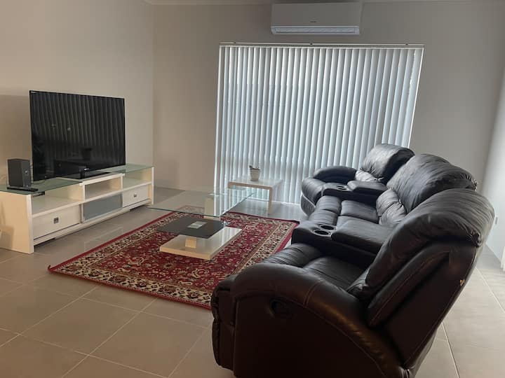 3br Near Casino, Stadium, Food, Shops Cbd & Airprt - Kalamunda