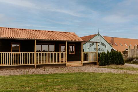 Wooden Cottage Whirlpool & Sauna 12P