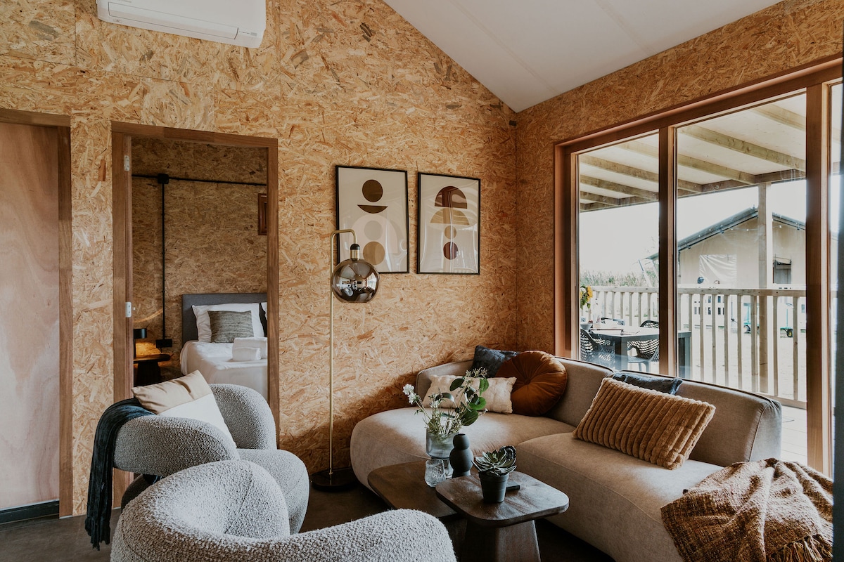 Top Airbnb: Wooden Cottage Whirlpool & Sauna 12P in Wijk 00 Uitgeest