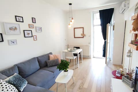 Successful Airbnb property: Artist's Loft in Donji Grad