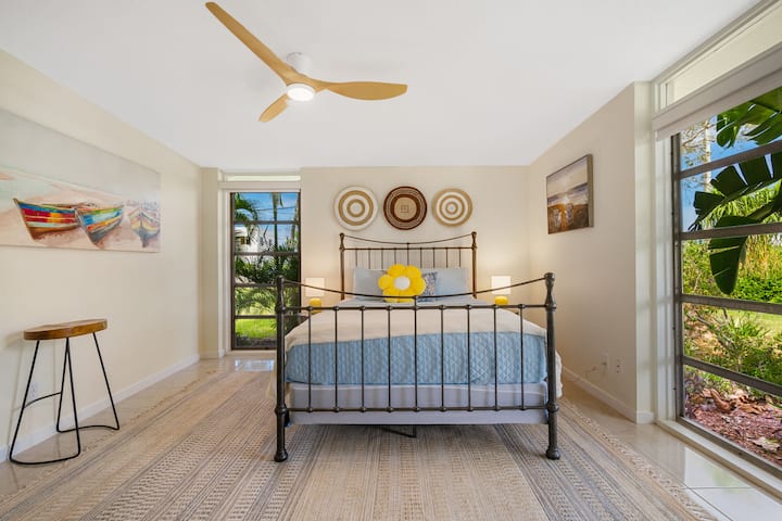 Kila chumba kina madirisha ya kuzima mwanga ili kuhakikisha giza kamili, kukusaidia kufurahia usingizi wa usiku wa kupumzika na usiokatizwa.