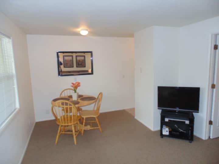 One Bedroom Walking Distance To Cu! - Boulder, CO
