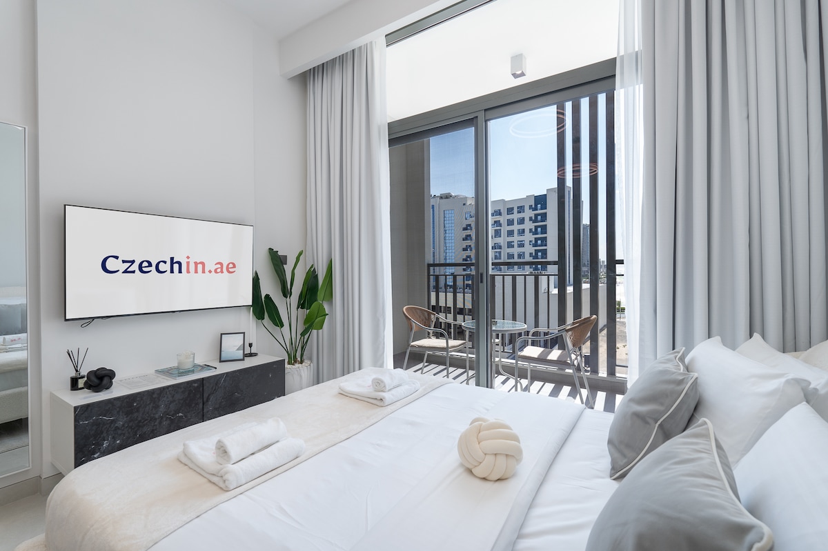 Top performing Airbnb: TOP Location | Work and Chill near Miracle Garden in Al Barsha South Third