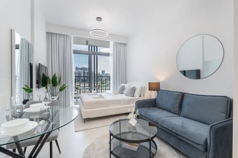 Top performing Airbnb: TOP Location | Work and Chill near Miracle Garden in Al Barsha South Third