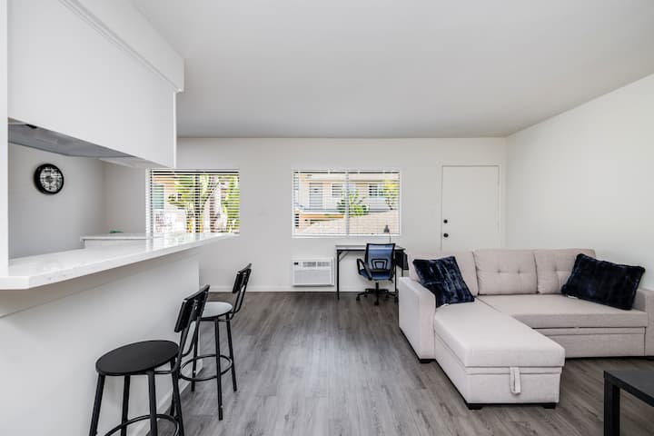 Great 2-bd W/ Gated Parking Fast Wifi Great Area - San Gabriel, CA