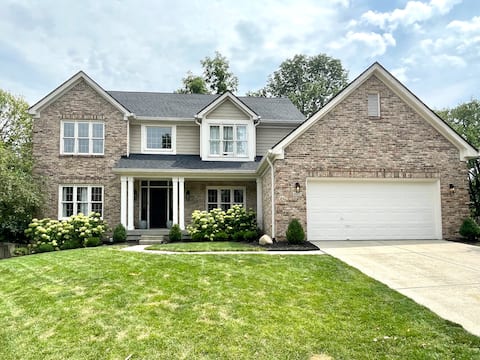 Master King Suite, Game Room, 2 mi to Event Center