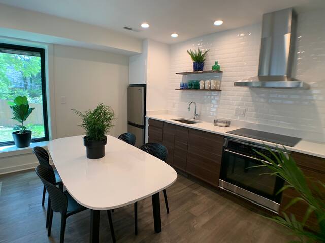 Modern Townhouse: DC at your doorstep