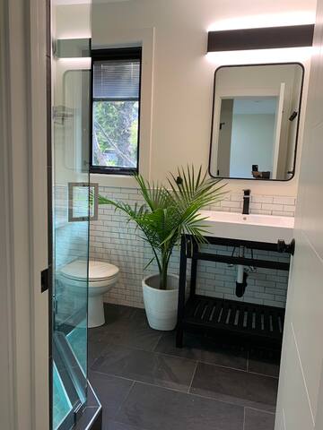 Modern Townhouse: DC at your doorstep gallery image 2