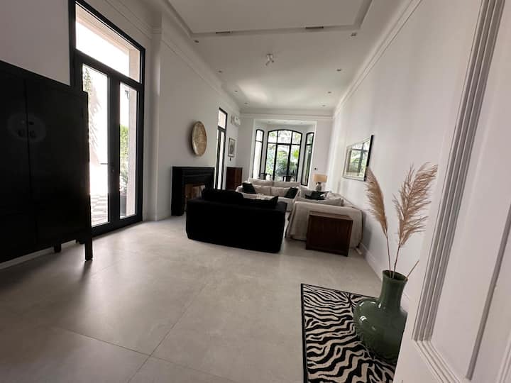 Четырёхкомнатная квартира в Belgrano с частным садом и бассейном