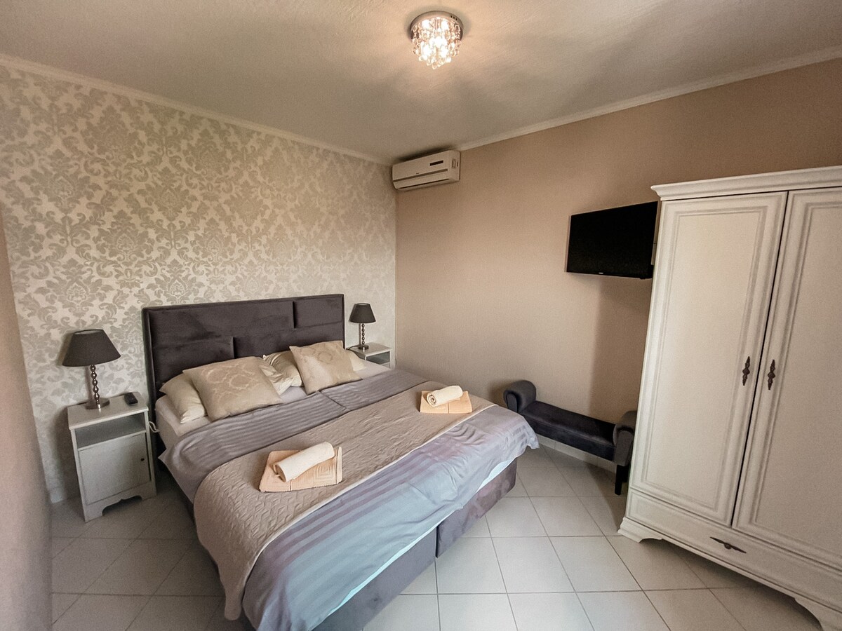 חדר שינה עם מיזוג אוויר