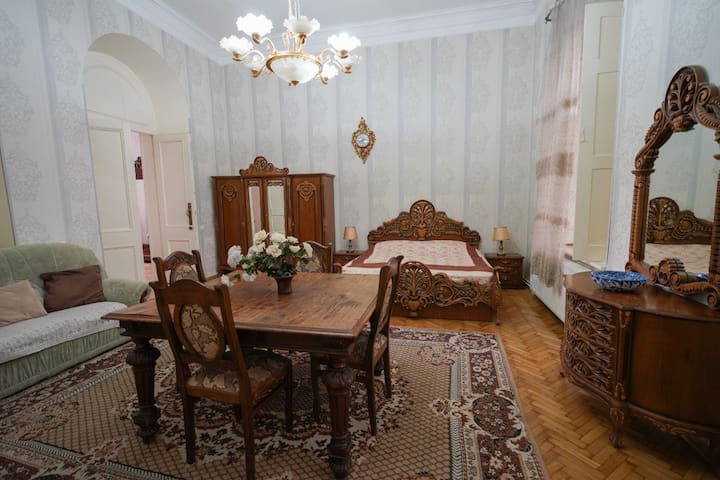 Leon Rooms managed Airbnb listing 2