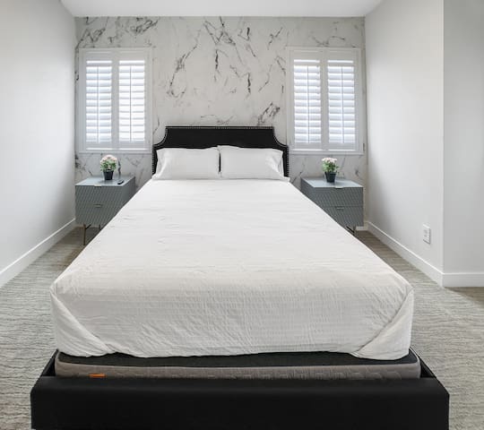 Vegas Cloud – 2-Story Home 7 Beds 3 Baths Pool