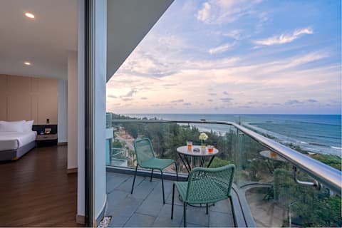 Ocean view/infinite pool/balcony