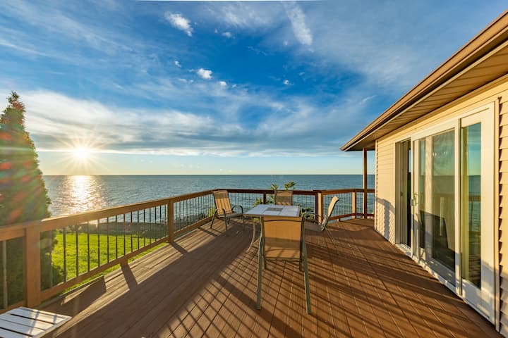 Lake House with Amazing Views